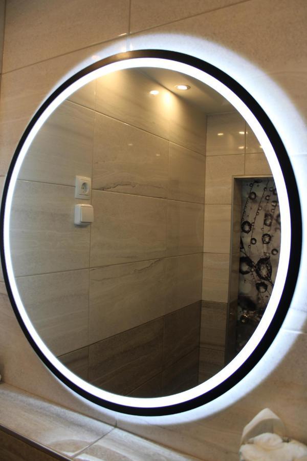 Appartamento Izzy Apartament Miskolc Esterno foto