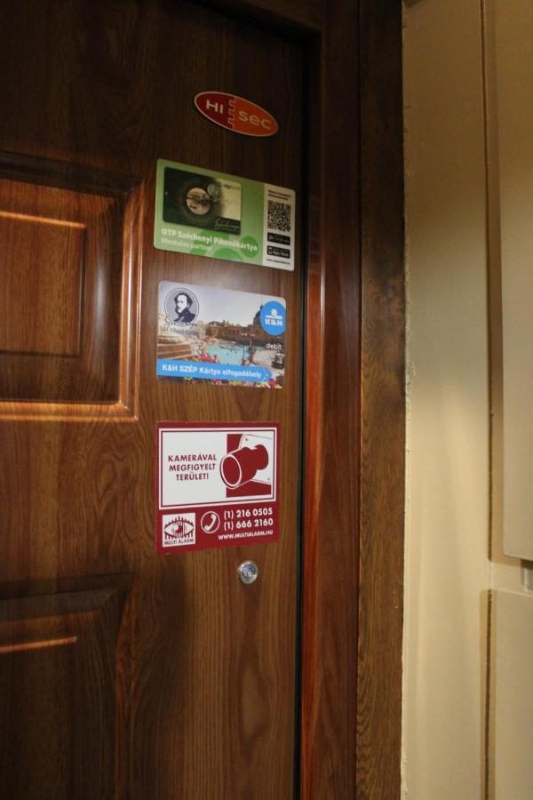Appartamento Izzy Apartament Miskolc Esterno foto