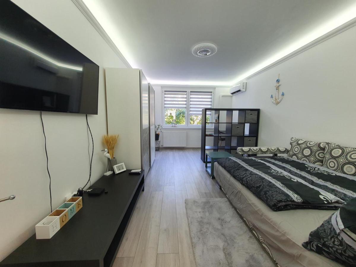 Appartamento Izzy Apartament Miskolc Esterno foto