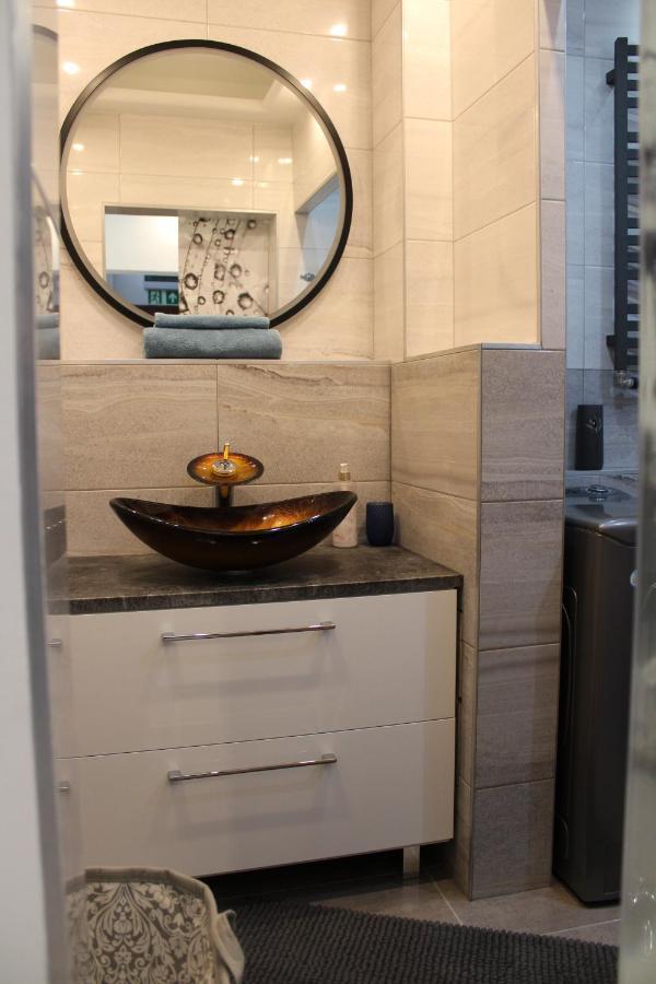 Appartamento Izzy Apartament Miskolc Esterno foto