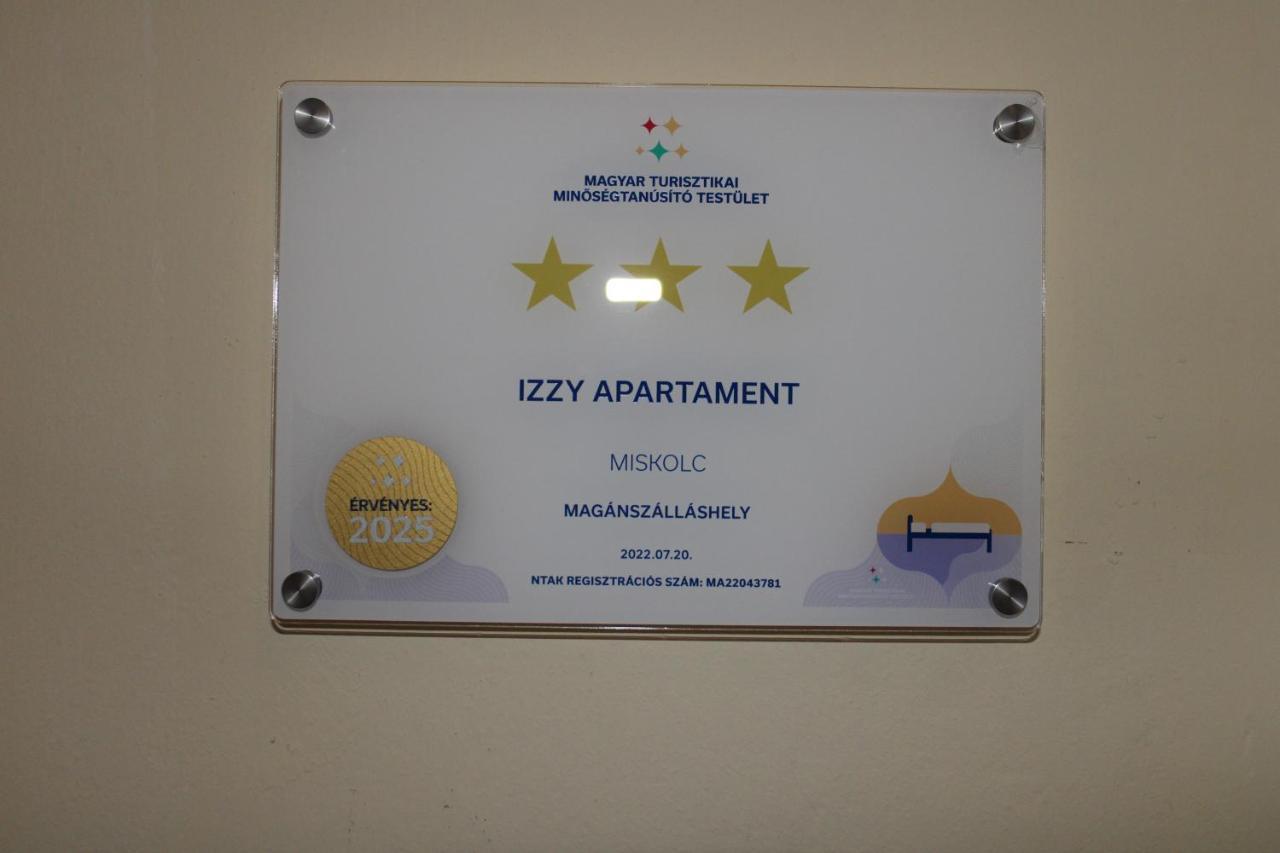 Appartamento Izzy Apartament Miskolc Esterno foto